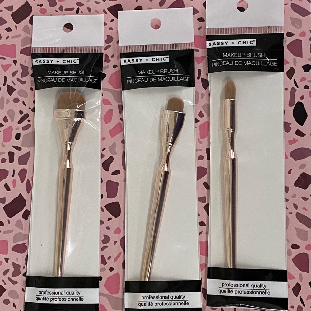 Sassy + chic makeup brushes bundle